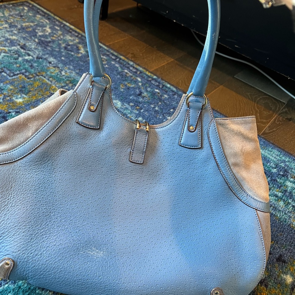 Ferragamo bag gorgeous! - Picture 3 of 9